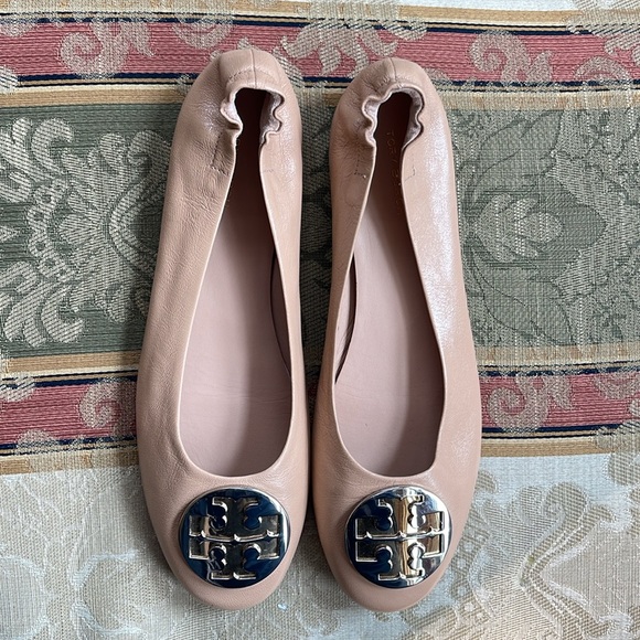Tory Burch Claire Ballet Flat Women. Light sand/ silver/ gold. Size 8.5 Women - Picture 4 of 6